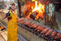 ببینید؛ غذای خیابانی در عراق؛ پخت انواع کباب و ماهی به سبک کرکوکی ها
