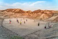 (تصاویر) عجیب‌ترین زمین‌های فوتبال دنیا؛ از ایران تا آمازون