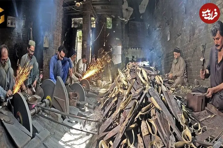 ببینید| فرآیند تولید انبوه قیچی خیاطی در کارگاهی در پاکستان