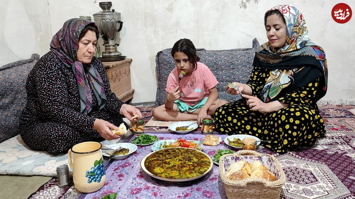 ببینید| غذای روستایی در ایران؛ برداشت کدو سبز از مزرعه و تهیه کوکو با آن در روستا