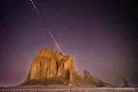 عکس روز ناسا از حرکت ماه سرخ در آسمان