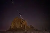 عکس روز ناسا از حرکت ماه سرخ در آسمان
