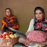 ببینید| غذای روستایی در ایران؛ پخت دلمه بادمجان و گوجه فرنگی 