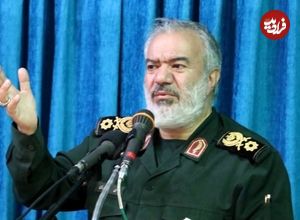 عکس؛ سفر به تاریخ؛ «سردار فدوی، جانشین فرمانده سپاه» در جبهه در کنار «شهید باکری»؛ دهۀ 60