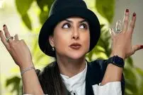 عکس| سفر زمان؛ «آزاده صمدی» 2 ساله در حال عروسک‌بازی؛ سال 60