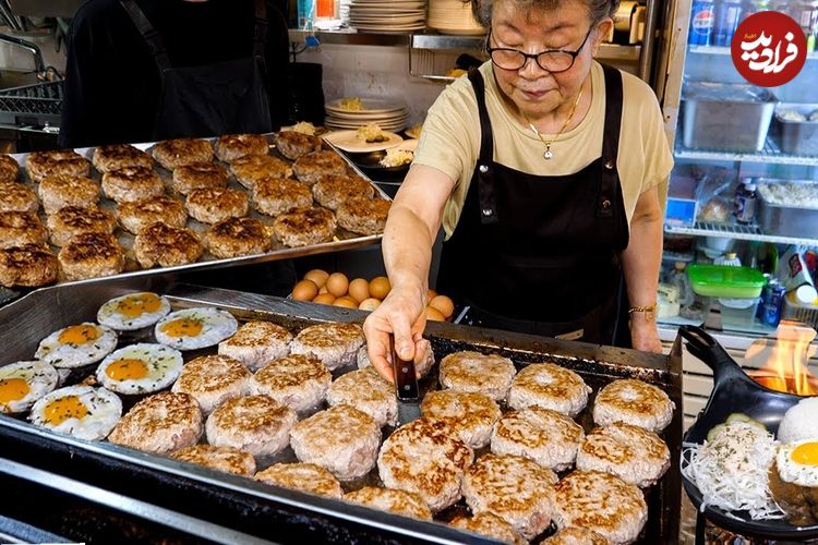ببینید| غذای خیابانی در کره؛ پخت یک استیک مخصوص به روش یک مادربزرگ 74 ساله در سئول