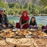 ببینید| غذای روستایی در افغانستان؛ پخت کابلی پلو در کنار رودخانه