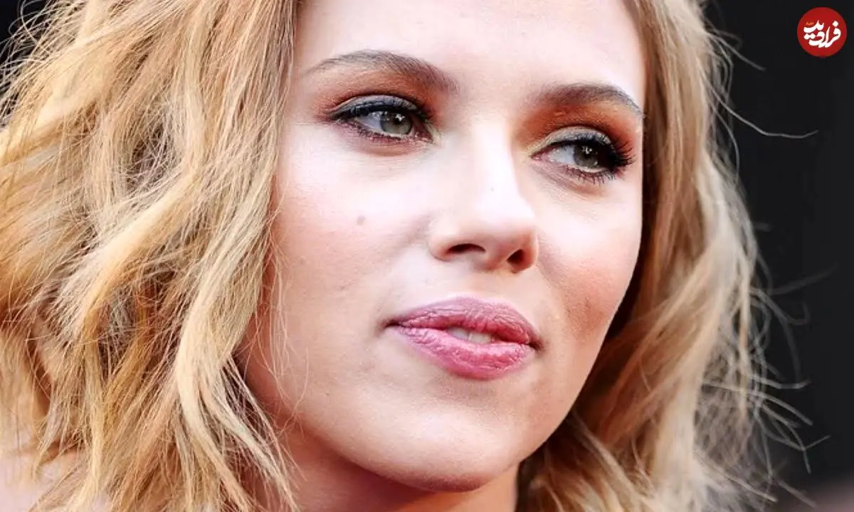 عکس| سفر در زمان؛ «اسکارلت جوهانسون 19 ساله» در مهمانی مجله پریمیر؛ سال 1381