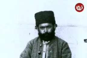 عکس| سفر زمان؛ «اسماعیل شپش» در حیاط قصر ناصرالدین شاه؛ 131 سال قبل
