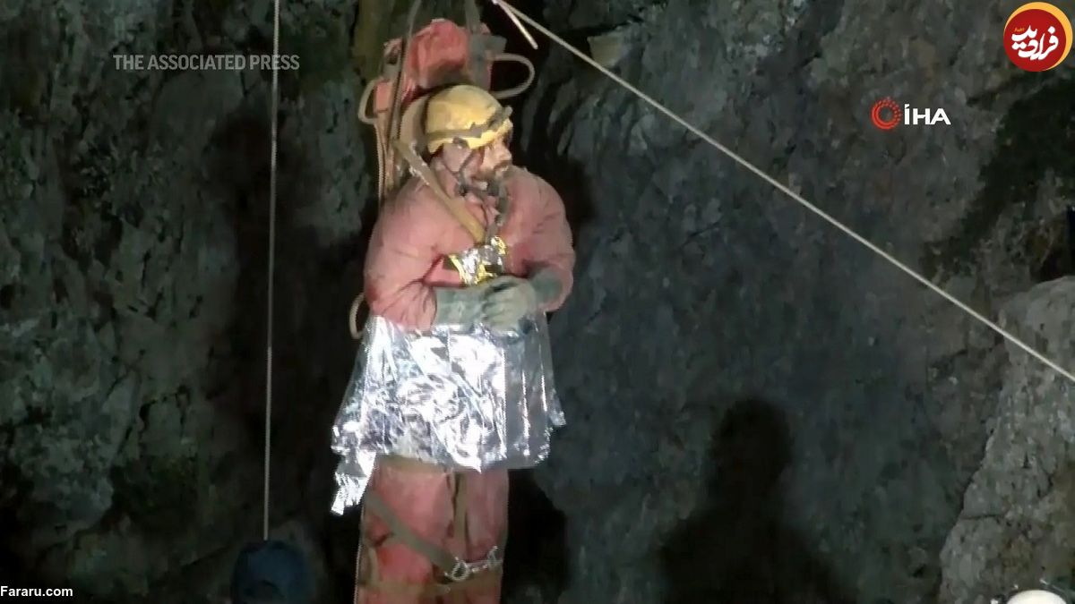 (ویدئو) یک غارنورد پس از ۹ روز از عمق هزار متری نجات یافت