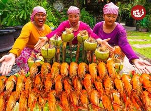 ببینید| غذای روستایی در سنگاپور؛ پخت غذا با میگو و سبزیجات در نارگیل روی آتش
