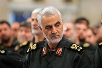 عکس؛ سفر به تاریخ؛ بوسۀ «سردار سلیمانی» بر پیشانی «عبدالله شلح، رئیس جنبش جهاد اسلامی فلسطین»