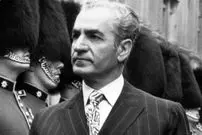 سفر در زمان؛ یادداشت‌های علم، پنجشنبه ۳۰ فروردین ۱۳۵۲: شاه گفت «ابر‌ها روی شیراز و اصفهان آویزان هستند و باران نمی‌دهند»