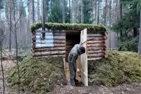 ببینید| مراحل ساخت یک کلبه زیر زمینی چوبی در اعماق جنگل های آلمان