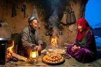 ببینید| غذای روستایی در افغانستان؛ پخت نان محلی برای افطار در غار