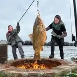 ببینید| غذای روستایی در اوکراین؛ پخت ماهی خاویاری 25 کیلوگرمی شکم پر در تنور