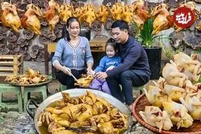 ببینید| غذای روستایی در تایلند؛ پخت مرغ کامل به روشی جالب و در روستایی جنگلی 