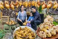 ببینید| غذای روستایی در تایلند؛ پخت مرغ کامل به روشی جالب و در روستایی جنگلی 