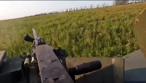 (ویدیو) فیلمی از داخل خودروی زرهی اوکراینی که حین عملیات روی مین می رود