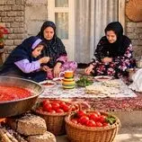 ببینید| غذای روستایی در ایران؛ مراحل دیدنی تهیه سس گوجه فرنگی سنتی