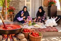 ببینید| غذای روستایی در ایران؛ مراحل دیدنی تهیه سس گوجه فرنگی سنتی