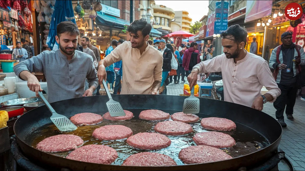 (ویدئو) غذای خیابانی در پاکستان؛ پخت 40 کیلو چپلی کباب در راولپندی