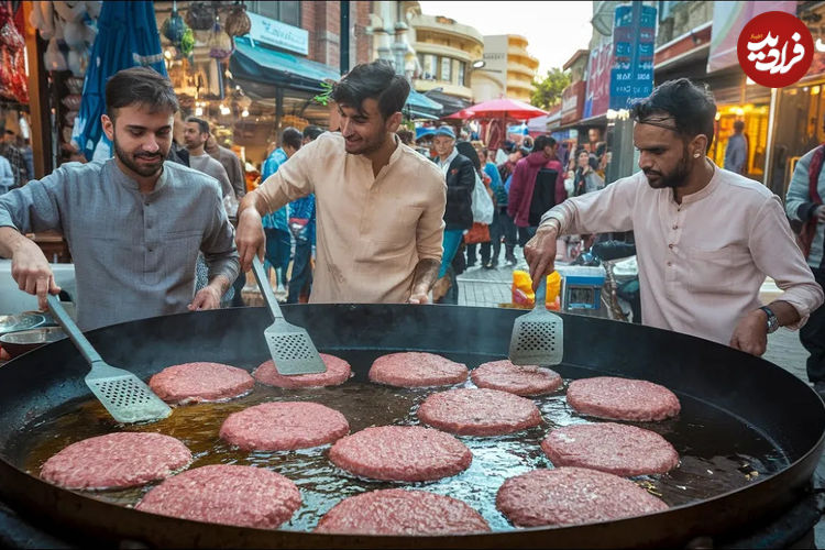 (ویدئو) غذای خیابانی در پاکستان؛ پخت 40 کیلو چپلی کباب در راولپندی