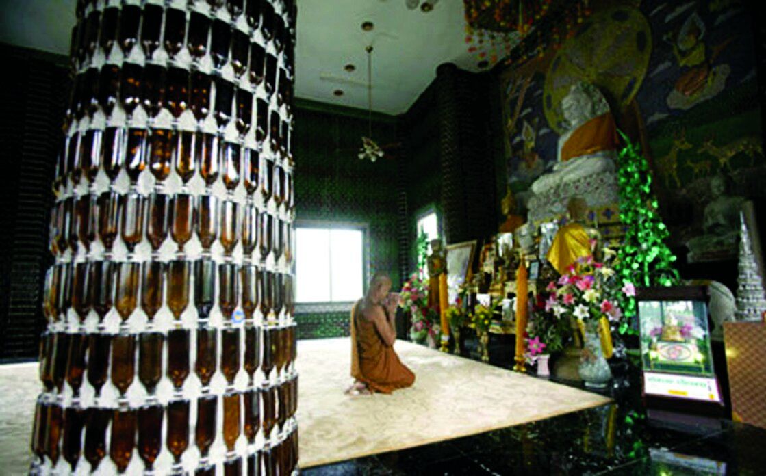 (عکس) یکی از شگفت‌انگیزترین معبدهای دنیا؛ معبد هزار بطری