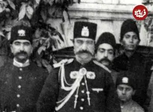 عکس| سفر زمان؛ عکس رنگی‌شدۀ «ناصرالدین شاه» در حیاط خانۀ صدراعظم