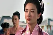 عکس| سفر زمان؛ چهرۀ «یوها، مادر جومونگ» در 54 سالگی در حال پیاده‌روی در جنگل