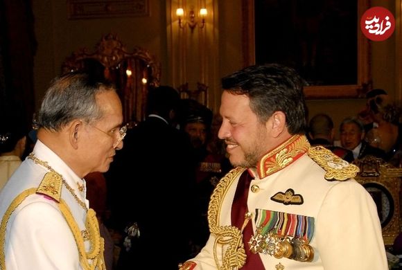 عکس؛ سفر در زمان؛ «ملک عبدالله دوم، پادشاه اردن و پسر بی رحم صدام» در یک مراسم؛ سال 1372