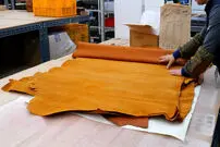 ببینید؛ مراحل دیدنی ساخت کیف بوستون با چرم گیاهی