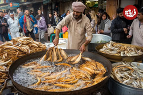 (ویدئو) غذای خیابانی در پاکستان؛ پخت ماهی سوخاری با ادویه در اسلام آباد