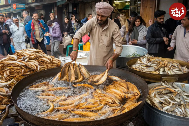 (ویدئو) غذای خیابانی در پاکستان؛ پخت ماهی سوخاری با ادویه در اسلام آباد