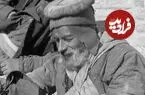 عکس| سفر زمان؛ فروشندۀ دوره‌گرد در حال کار کردن با ترازو در تهران دوران قاجار