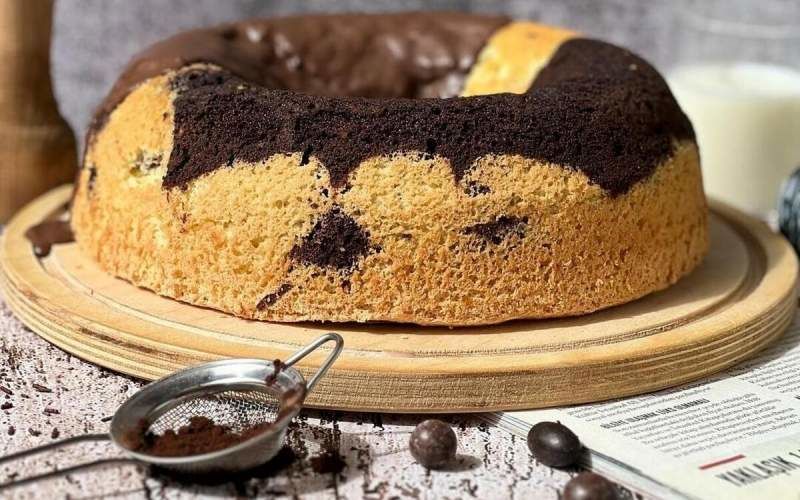 (ویدئو) طرز پخت کیک شکلاتی دو رنگ فقط در ۲۰ دقیقه