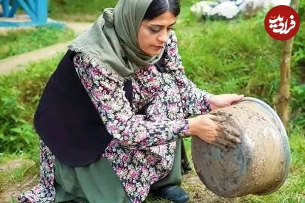 ببینید| غذای روستایی در ایران؛ پخت کیک آلبالو در طبیعت زیبای روستا