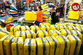 ببینید| فرآیند تولید انبوه چمدان مسافرتی در کارگاهی در ویتنام