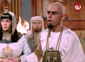 عکس| سفر در زمان؛ «آخناتون» سریال یوسف پیامبر در یک عسل فروشی در اردبیل؛ سال 98