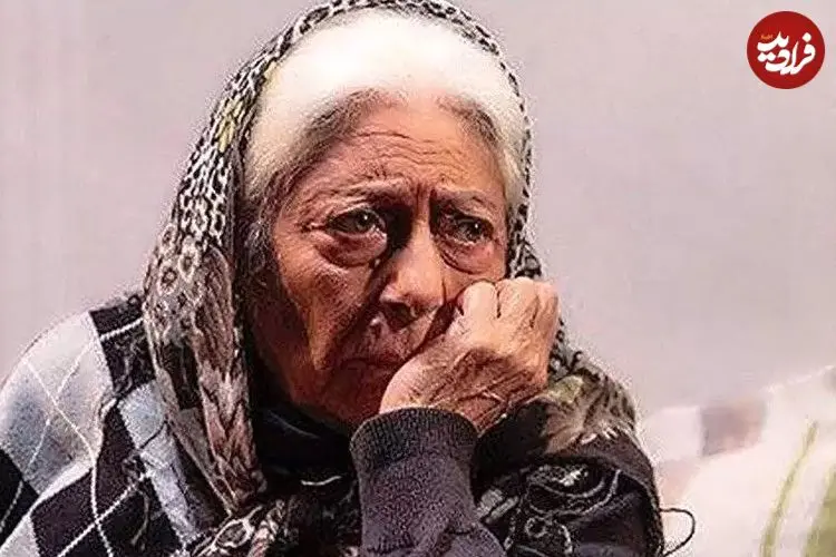 عکس| سفر زمان؛ «ثریا قاسمی» در جوانی در آغوش مادرش «حمیده خیرآبادی»