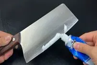 (ویدئو) نحوه تیز کردن ساطور با خمیر دندان و کاسه چینی به روش دختر هنگ کنگی