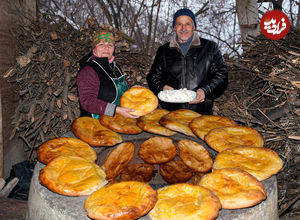 (ویدئو) غذای روستایی در آذربایجان؛ پخت نان تنوری و تهیه پنیر با شیرتازه