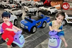 ببینید| فرآیند تماشایی تولید ماشین های اسباب بازی در پاکستان