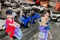 ببینید| فرآیند تماشایی تولید ماشین های اسباب بازی در پاکستان