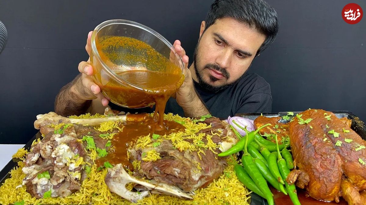 (ویدئو) غذا خوردن با صدا؛ خوردن متفاوت 6.5 کیلوگرم چلو گوشت و مرغ کاری توسط جوان مشهور پاکستانی