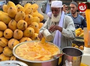 (ویدئو) نوشیدنی خیابانی در پاکستان؛ میلک شیک یخ انبه به روش یک پیرمرد