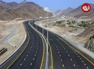 عکس| سفر زمان؛ خودروی قدیمی در جادۀ خاکی کاشان؛ سال 1330