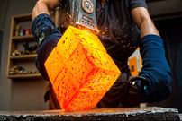 ببینید؛ مراحل ساخت شمشیر باستانی زوای‌هندر آلمانی توسط آهنگر معروف آذربایجانی