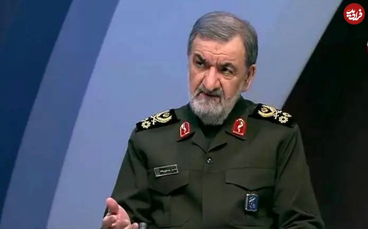 عکس؛ سفر به تاریخ؛ چهرۀ خندان «محسن رضایی و صیاد شیرازی» در یک بازدید نظامی؛ دهۀ 60
