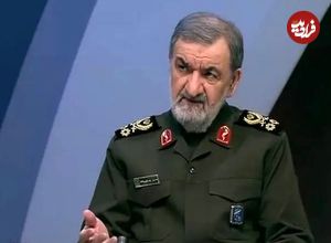عکس؛ سفر به تاریخ؛ چهرۀ خندان «محسن رضایی و صیاد شیرازی» در یک بازدید نظامی؛ دهۀ 60